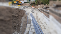 Gehweg mit Pflastersteinen